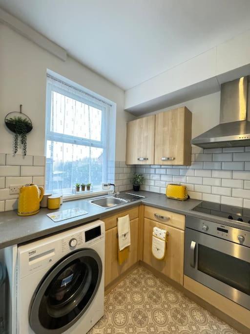 Cosy Home In Barnsley Centre Extérieur photo